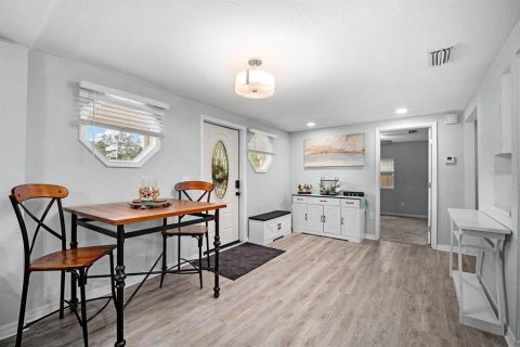 Casa en venta en Saint Petersburg, Florida, 3 dormitorios, 96.99 m2 № 2386519 - foto 9