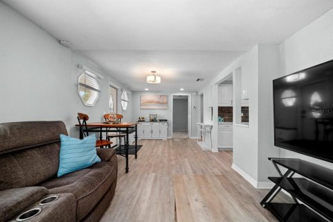 Casa en venta en Saint Petersburg, Florida, 3 dormitorios, 96.99 m2 № 2386519 - foto 6