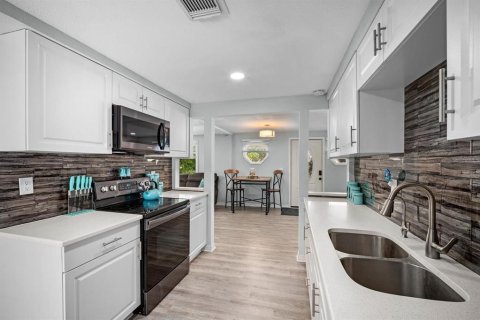 Casa en venta en Saint Petersburg, Florida, 3 dormitorios, 96.99 m2 № 2386519 - foto 13