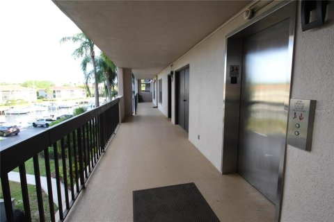 Copropriété à louer à Tarpon Springs, Floride: 2 chambres, 106.84 m2 № 2166352 - photo 3