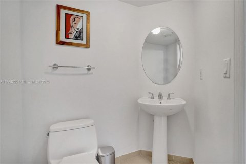 Copropriété à vendre à Sunny Isles Beach, Floride: 2 chambres, 150.78 m2 № 1691663 - photo 28
