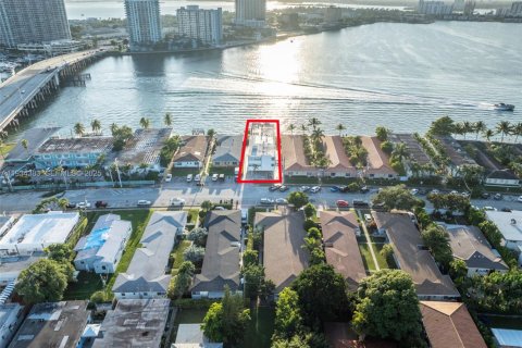 Propiedad comercial en venta en Miami Beach, Florida № 1992557 - foto 3