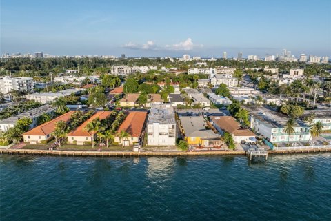 Propiedad comercial en venta en Miami Beach, Florida № 1992557 - foto 25