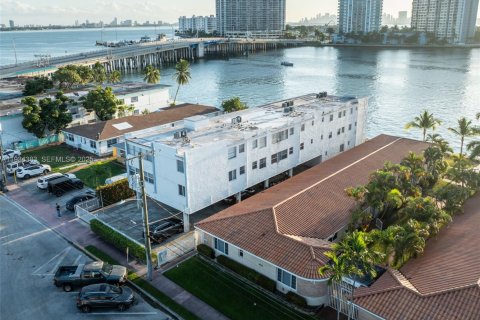 Propiedad comercial en venta en Miami Beach, Florida № 1992557 - foto 8