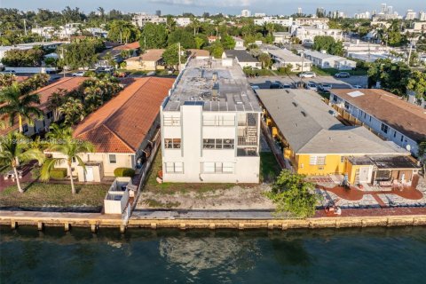 Propiedad comercial en venta en Miami Beach, Florida № 1992557 - foto 13