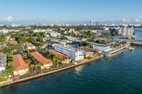 Propiedad comercial en venta en Miami Beach, Florida № 1992557 - foto 24