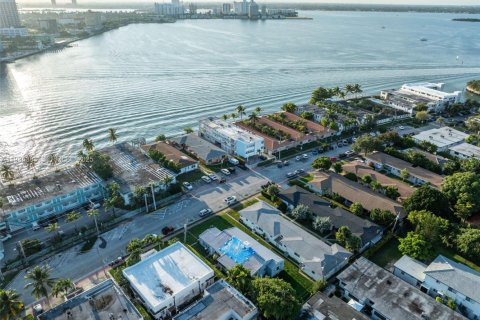 Propiedad comercial en venta en Miami Beach, Florida № 1992557 - foto 19