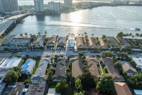 Propiedad comercial en venta en Miami Beach, Florida № 1992557 - foto 18