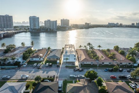Propiedad comercial en venta en Miami Beach, Florida № 1992557 - foto 29