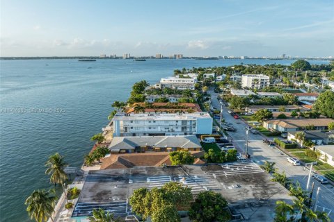 Propiedad comercial en venta en Miami Beach, Florida № 1992557 - foto 27
