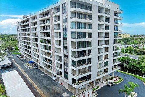 Купить кондоминиум в Сарасота, Флорида 6 комнат, 119.57м2, № 1907774 - фото 1
