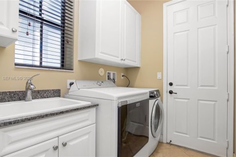 Снять в аренду виллу или дом в Купер-Сити, Флорида 4 спальни, 215.53м2, № 1989388 - фото 23