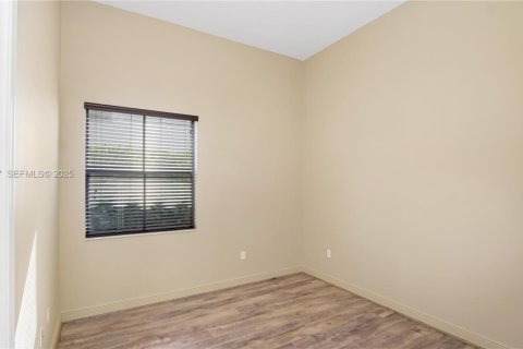 Снять в аренду виллу или дом в Купер-Сити, Флорида 4 спальни, 215.53м2, № 1989388 - фото 19