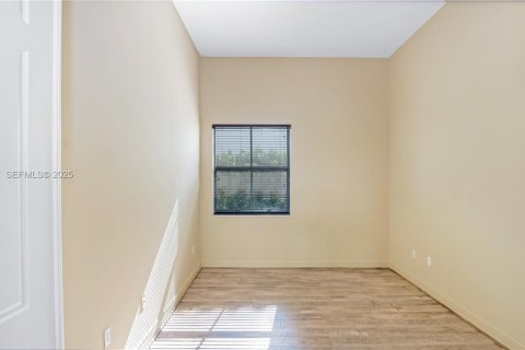 Снять в аренду виллу или дом в Купер-Сити, Флорида 4 спальни, 215.53м2, № 1989388 - фото 21