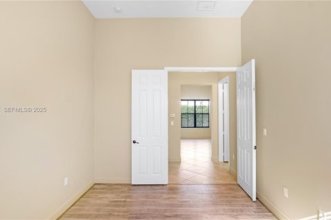 Снять в аренду виллу или дом в Купер-Сити, Флорида 4 спальни, 215.53м2, № 1989388 - фото 22