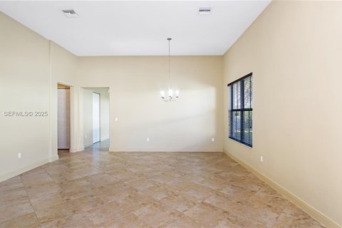 Снять в аренду виллу или дом в Купер-Сити, Флорида 4 спальни, 215.53м2, № 1989388 - фото 6