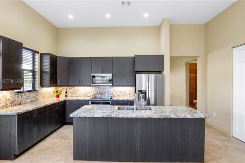 Снять в аренду виллу или дом в Купер-Сити, Флорида 4 спальни, 215.53м2, № 1989388 - фото 10