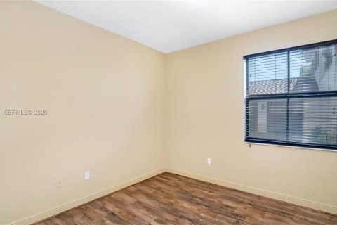 Снять в аренду виллу или дом в Купер-Сити, Флорида 4 спальни, 215.53м2, № 1989388 - фото 17