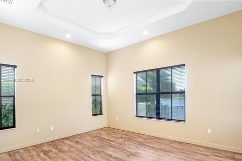 Снять в аренду виллу или дом в Купер-Сити, Флорида 4 спальни, 215.53м2, № 1989388 - фото 13