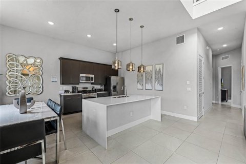 Condo in Four Corners, Florida, 4 bedrooms  № 1353195 - photo 4