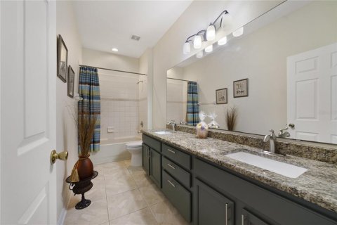 House in Orlando, Florida 4 bedrooms, 179.12 sq.m. № 2224512 - photo 16