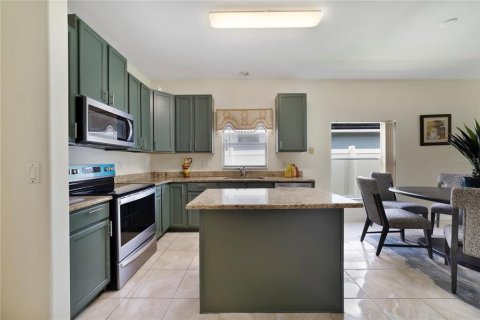 House in Orlando, Florida 4 bedrooms, 179.12 sq.m. № 2224512 - photo 10