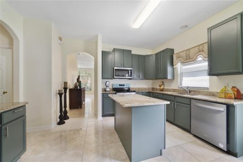 House in Orlando, Florida 4 bedrooms, 179.12 sq.m. № 2224512 - photo 2
