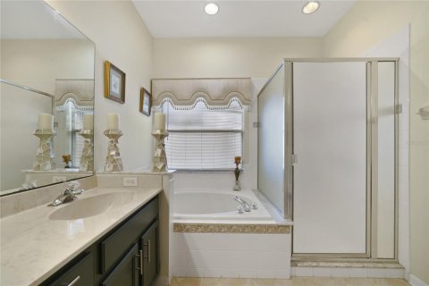 House in Orlando, Florida 4 bedrooms, 179.12 sq.m. № 2224512 - photo 23