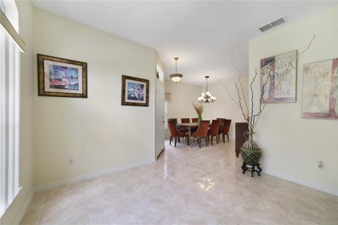House in Orlando, Florida 4 bedrooms, 179.12 sq.m. № 2224512 - photo 4