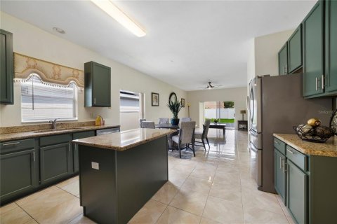 House in Orlando, Florida 4 bedrooms, 179.12 sq.m. № 2224512 - photo 9