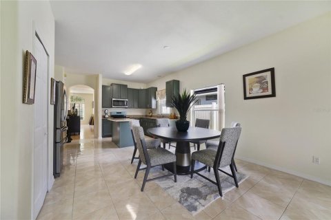 House in Orlando, Florida 4 bedrooms, 179.12 sq.m. № 2224512 - photo 12