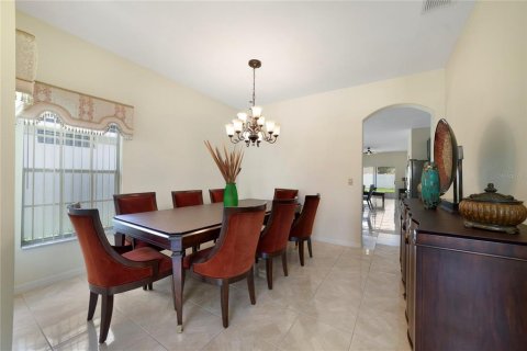 House in Orlando, Florida 4 bedrooms, 179.12 sq.m. № 2224512 - photo 7
