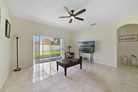 House in Orlando, Florida 4 bedrooms, 179.12 sq.m. № 2224512 - photo 6