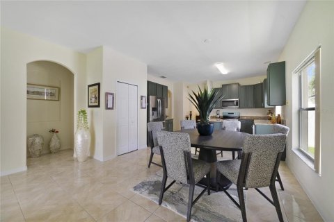 House in Orlando, Florida 4 bedrooms, 179.12 sq.m. № 2224512 - photo 11