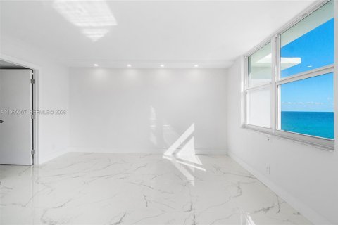 Condo in Highland Beach, Florida, 2 bedrooms  № 2053061 - photo 24