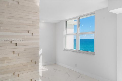 Condo in Highland Beach, Florida, 2 bedrooms  № 2053061 - photo 16