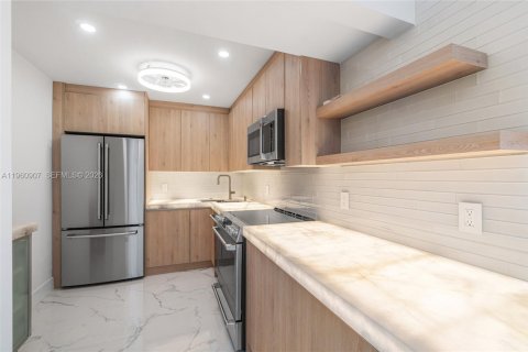 Condo in Highland Beach, Florida, 2 bedrooms  № 2053061 - photo 6