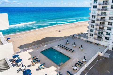 Condo in Highland Beach, Florida, 2 bedrooms  № 2053061 - photo 27