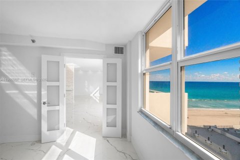 Condo in Highland Beach, Florida, 2 bedrooms  № 2053061 - photo 17