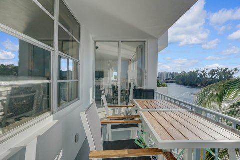 Condo in Pompano Beach, Florida, 1 bedroom  № 2082619 - photo 25