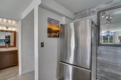 Condo in Pompano Beach, Florida, 1 bedroom  № 2082619 - photo 7