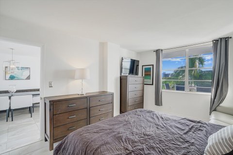Condo in Pompano Beach, Florida, 1 bedroom  № 2082619 - photo 19