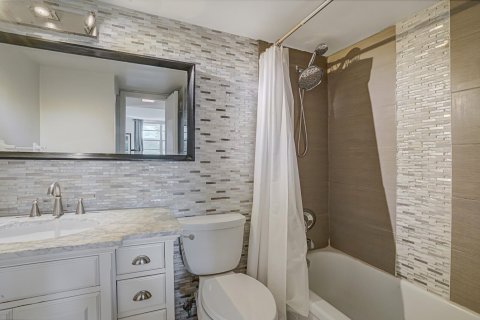 Condo in Pompano Beach, Florida, 1 bedroom  № 2082619 - photo 22