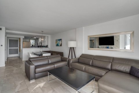Condo in Pompano Beach, Florida, 1 bedroom  № 2082619 - photo 16