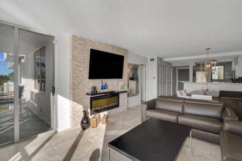 Condo in Pompano Beach, Florida, 1 bedroom  № 2082619 - photo 17