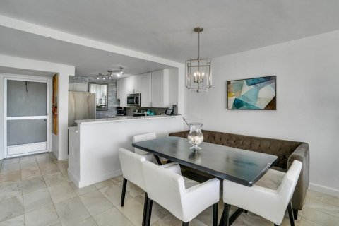 Condo in Pompano Beach, Florida, 1 bedroom  № 2082619 - photo 10