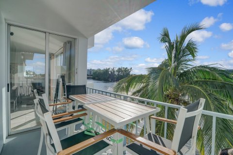 Condo in Pompano Beach, Florida, 1 bedroom  № 2082619 - photo 24