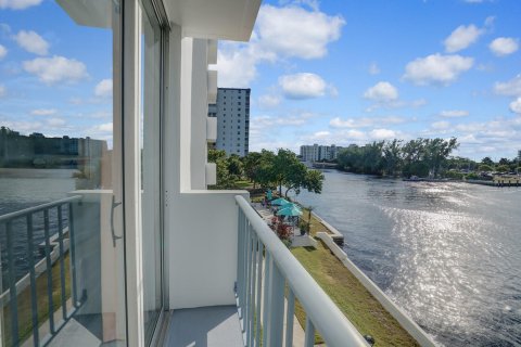 Condo in Pompano Beach, Florida, 1 bedroom  № 2082619 - photo 30