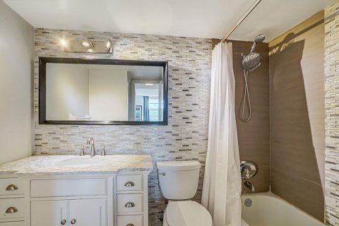 Condo in Pompano Beach, Florida, 1 bedroom  № 2082619 - photo 21