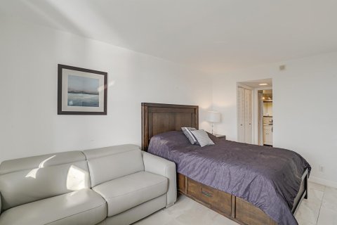 Condo in Pompano Beach, Florida, 1 bedroom  № 2082619 - photo 20